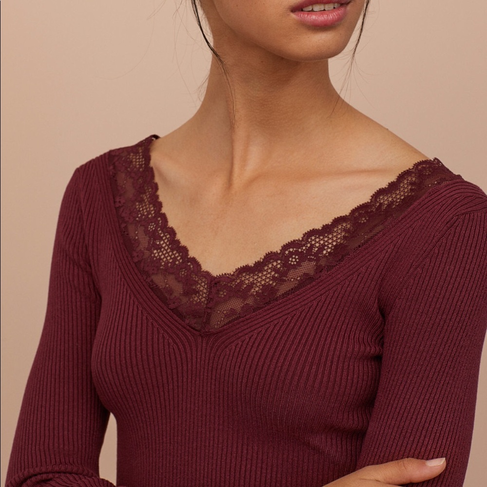 H&M v-neck lace trim blouse top